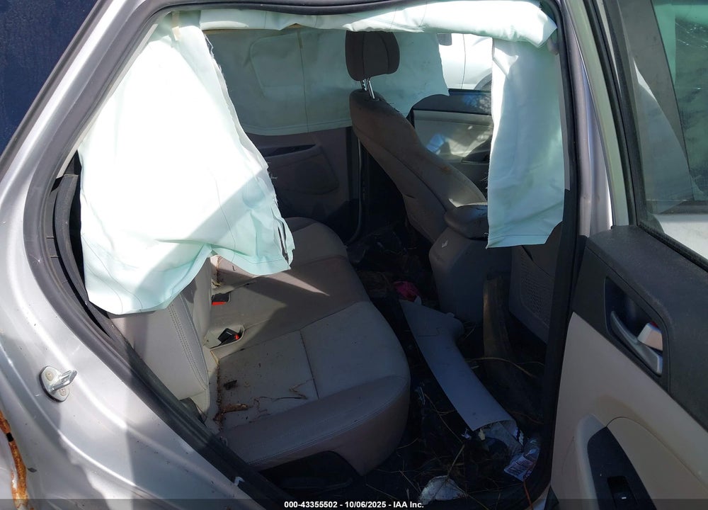 2016 HYUNDAI TUCSON VIN: KM8J33A42GU125384
