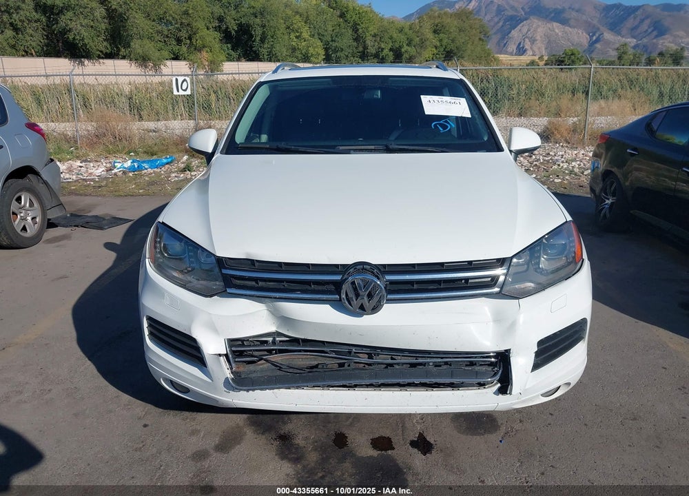 2014 VOLKSWAGEN TOUAREG TDI LUX VIN: WVGEP9BPXED012958