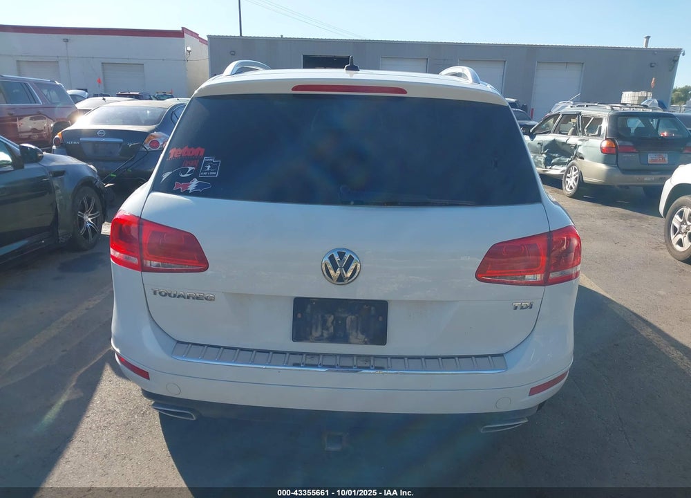 2014 VOLKSWAGEN TOUAREG TDI LUX VIN: WVGEP9BPXED012958