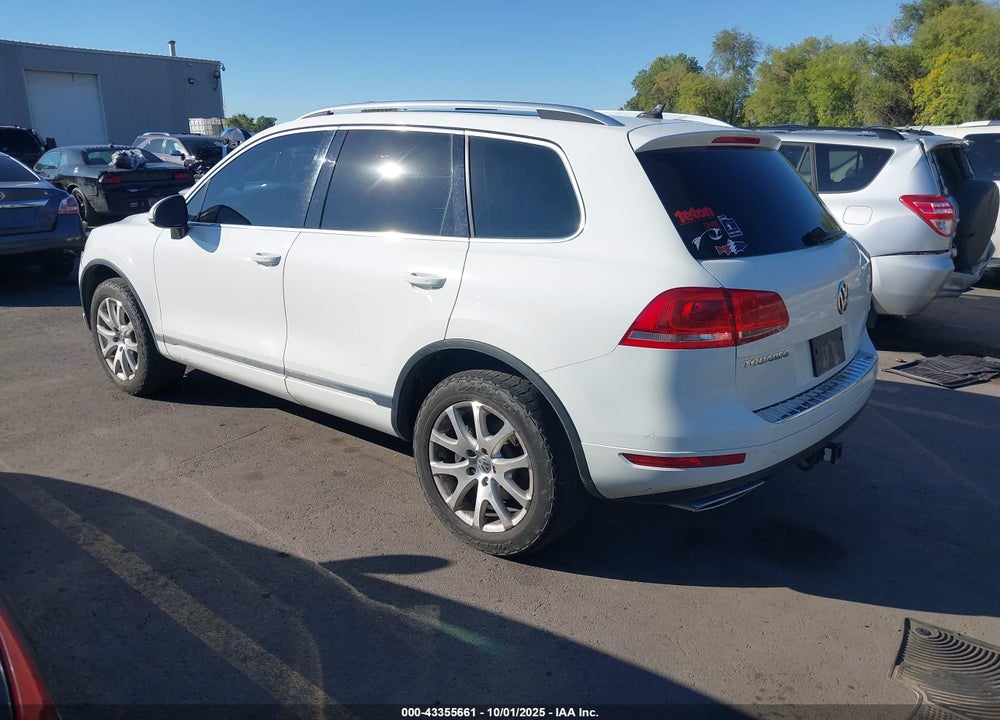 2014 VOLKSWAGEN TOUAREG TDI LUX VIN: WVGEP9BPXED012958