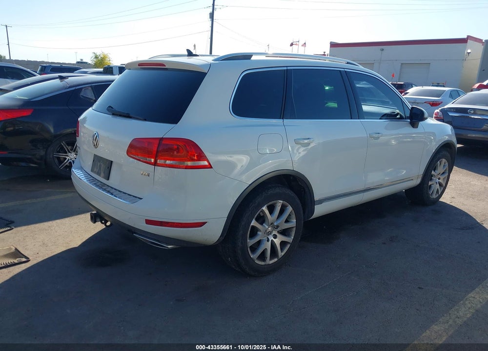 2014 VOLKSWAGEN TOUAREG TDI LUX VIN: WVGEP9BPXED012958