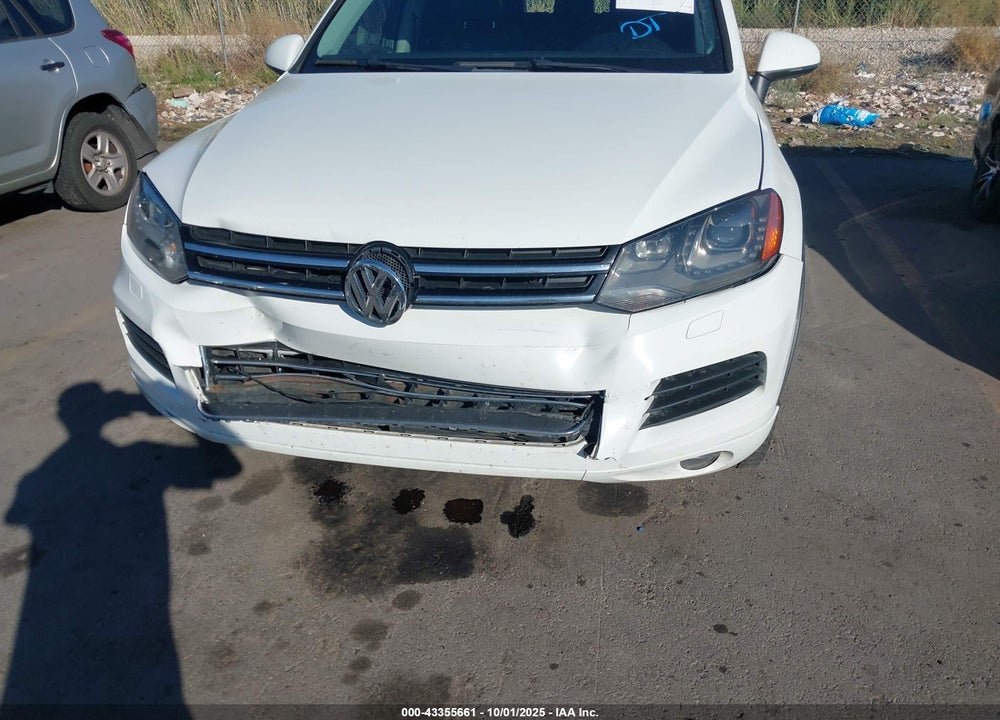 2014 VOLKSWAGEN TOUAREG TDI LUX VIN: WVGEP9BPXED012958