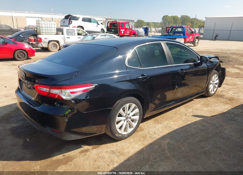 2018 TOYOTA CAMRY LE VIN: 4T1B11HK0JU557644