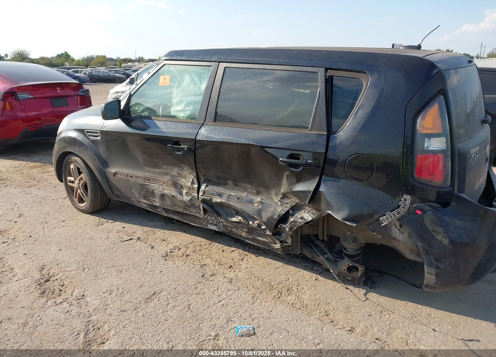 2011 KIA SOUL VIN: KNDJT2A26B7733994
