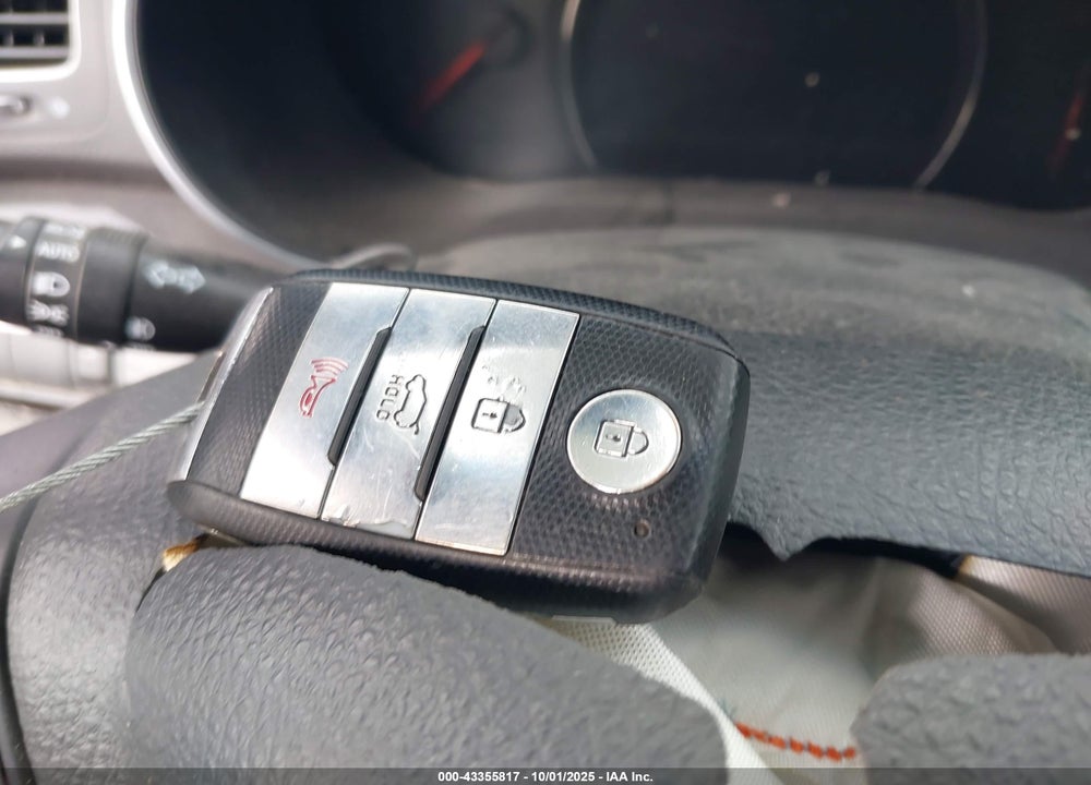 2015 KIA SORENTO VIN: 5XYKUDA72FG628628