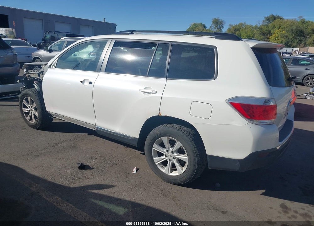 2011 TOYOTA HIGHLANDER BASE V6 VIN: 5TDBK3EH6BS092122