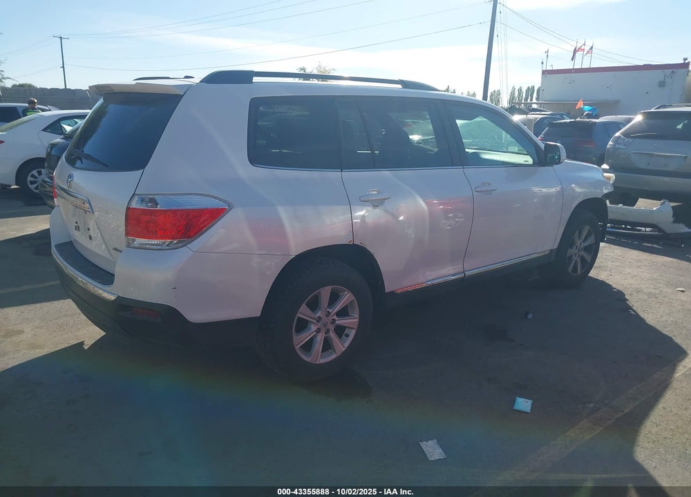 2011 TOYOTA HIGHLANDER BASE V6 VIN: 5TDBK3EH6BS092122