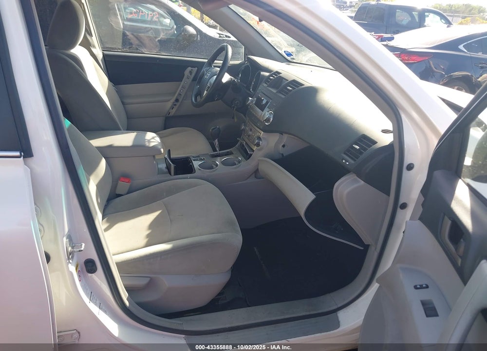 2011 TOYOTA HIGHLANDER BASE V6 VIN: 5TDBK3EH6BS092122