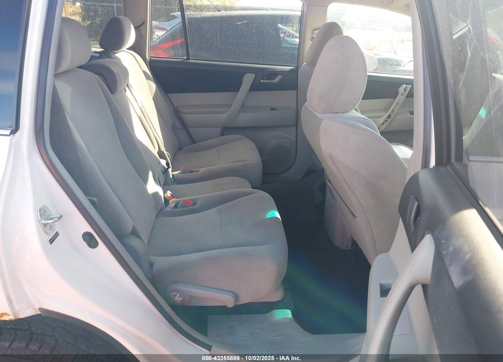 2011 TOYOTA HIGHLANDER BASE V6 VIN: 5TDBK3EH6BS092122