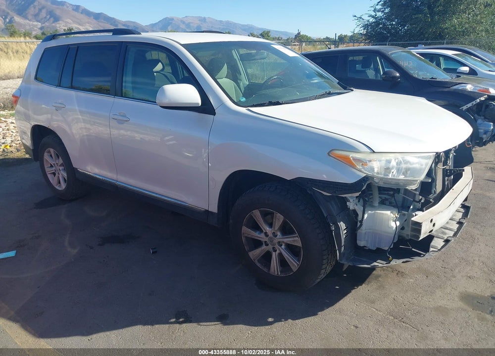 2011 TOYOTA HIGHLANDER BASE V6 VIN: 5TDBK3EH6BS092122