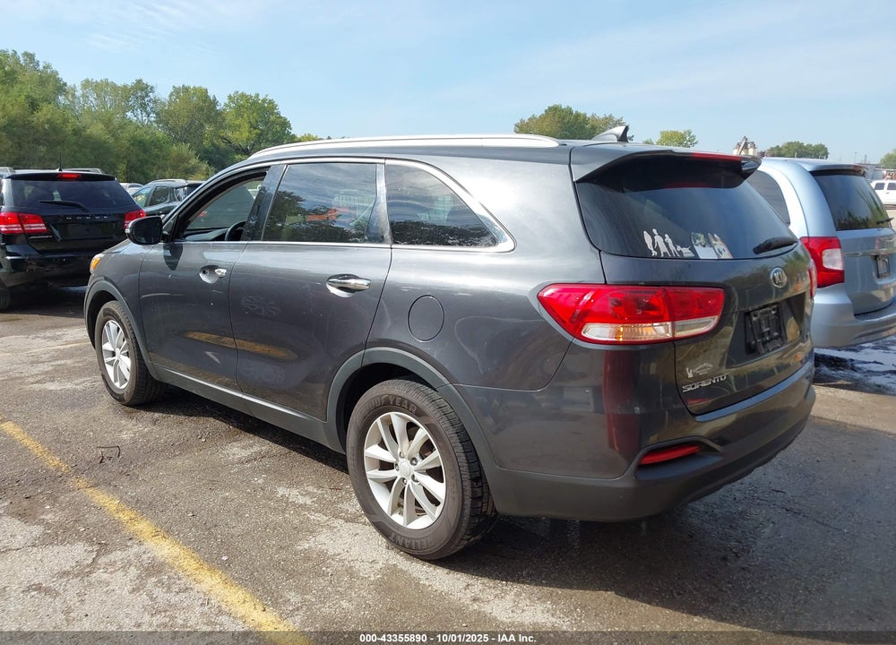 2018 KIA SORENTO 2.4L LX VIN: 5XYPG4A37JG344396