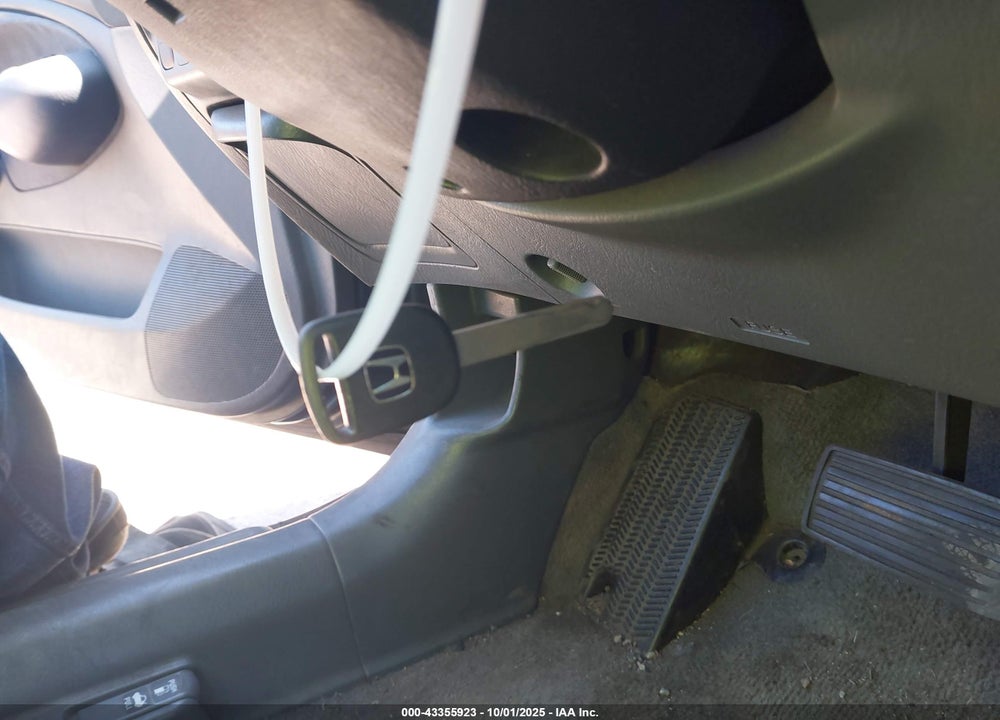 2003 HONDA CIVIC LX VIN: 2HGES16523H538323