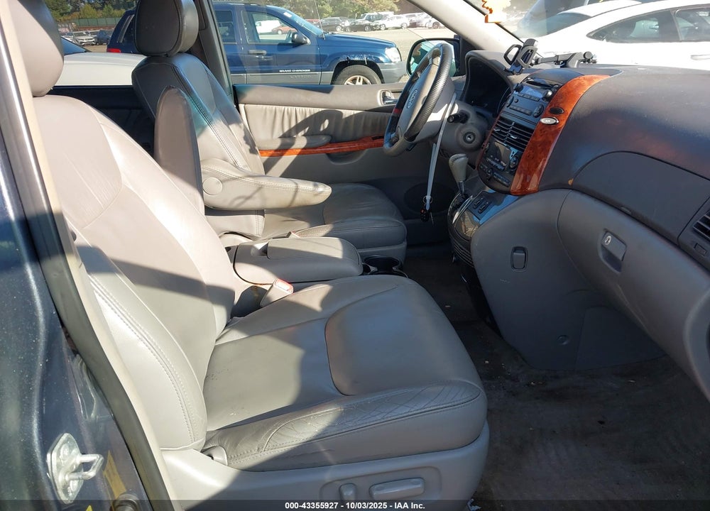 2008 TOYOTA SIENNA XLE VIN: 5TDZK22C98S196081