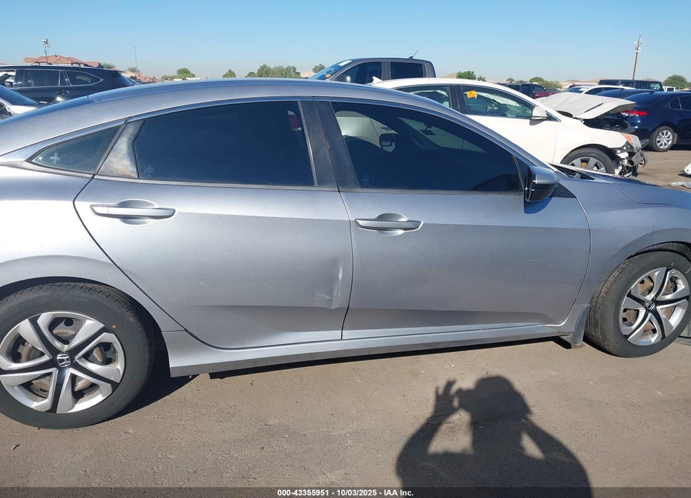 2018 HONDA CIVIC VIN: 19XFC2F57JE009660