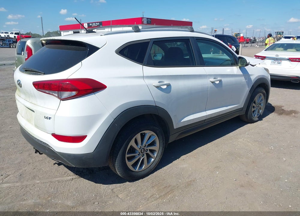 2016 HYUNDAI TUCSON VIN: KM8J33A28GU140132