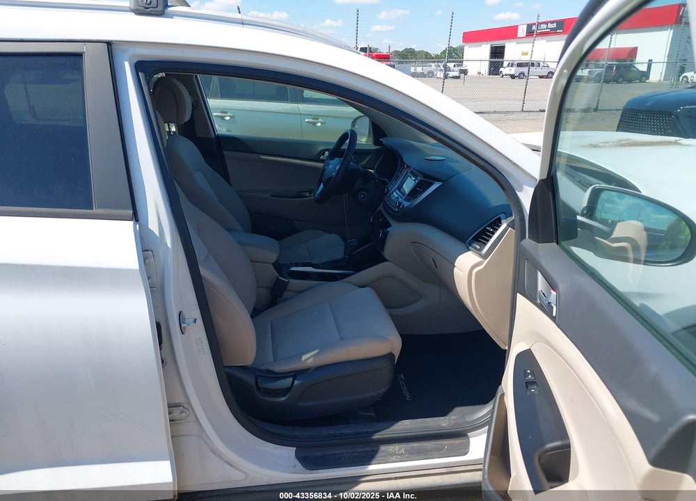2016 HYUNDAI TUCSON VIN: KM8J33A28GU140132