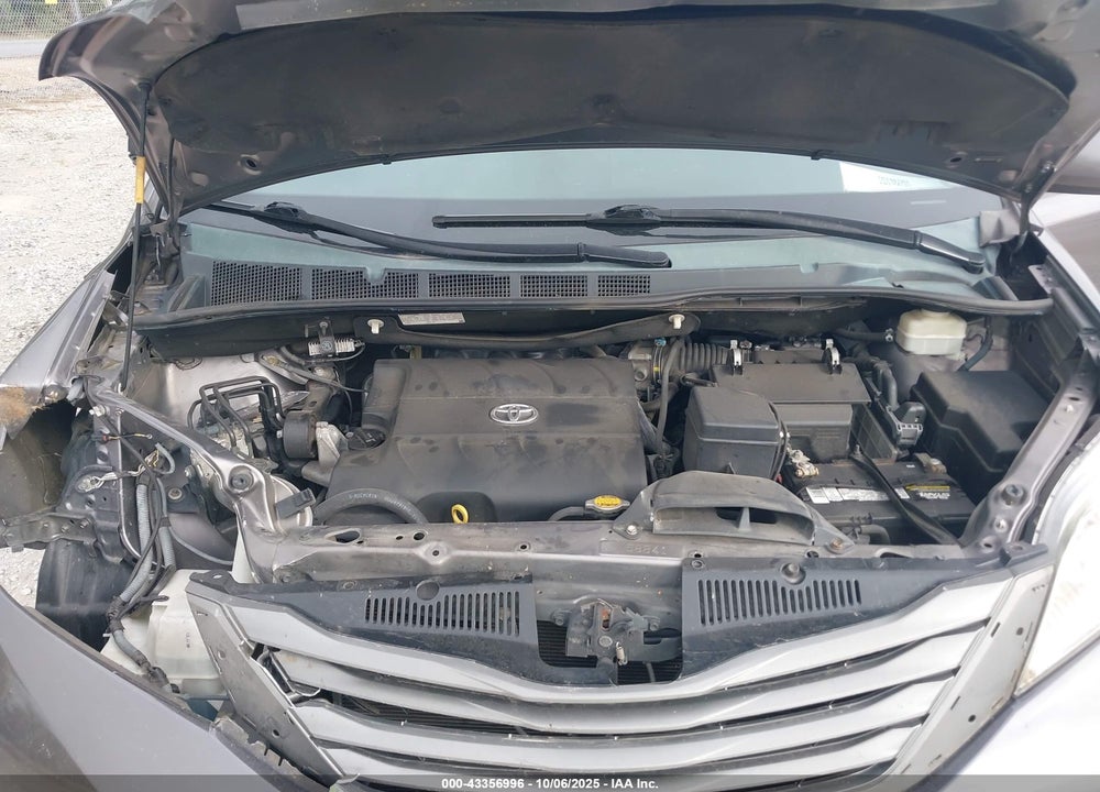 2013 TOYOTA SIENNA XLE V6 8 PASSENGER VIN: 5TDYK3DC5DS319643