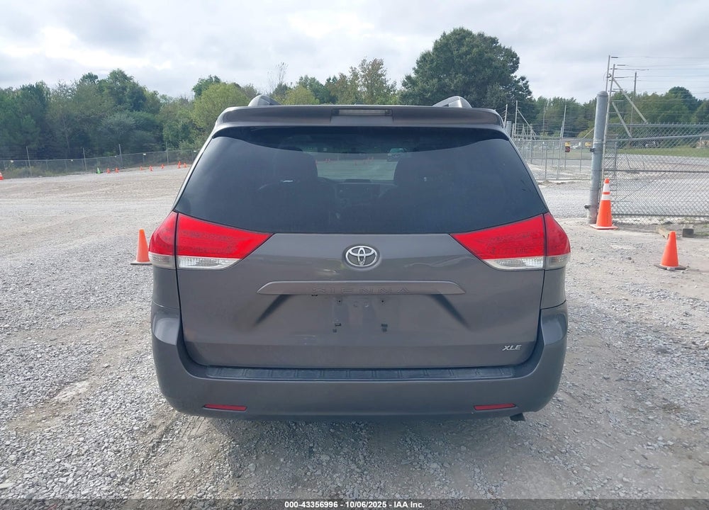 2013 TOYOTA SIENNA XLE V6 8 PASSENGER VIN: 5TDYK3DC5DS319643