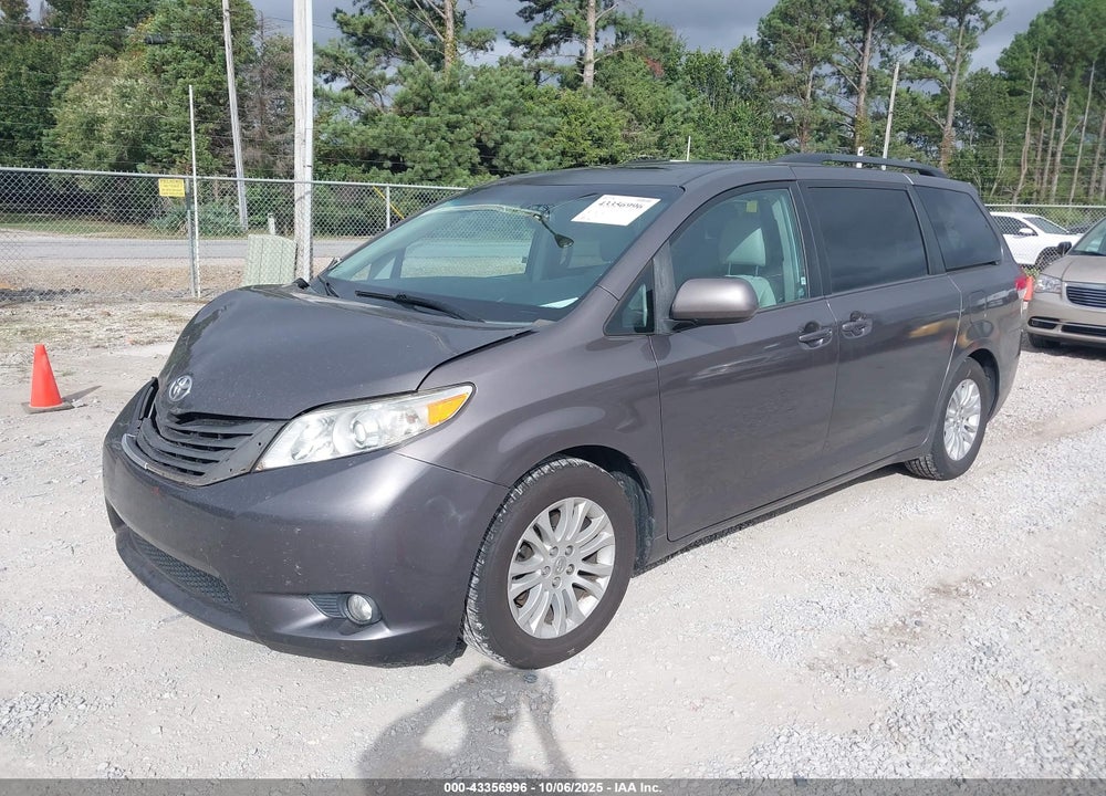 2013 TOYOTA SIENNA XLE V6 8 PASSENGER VIN: 5TDYK3DC5DS319643