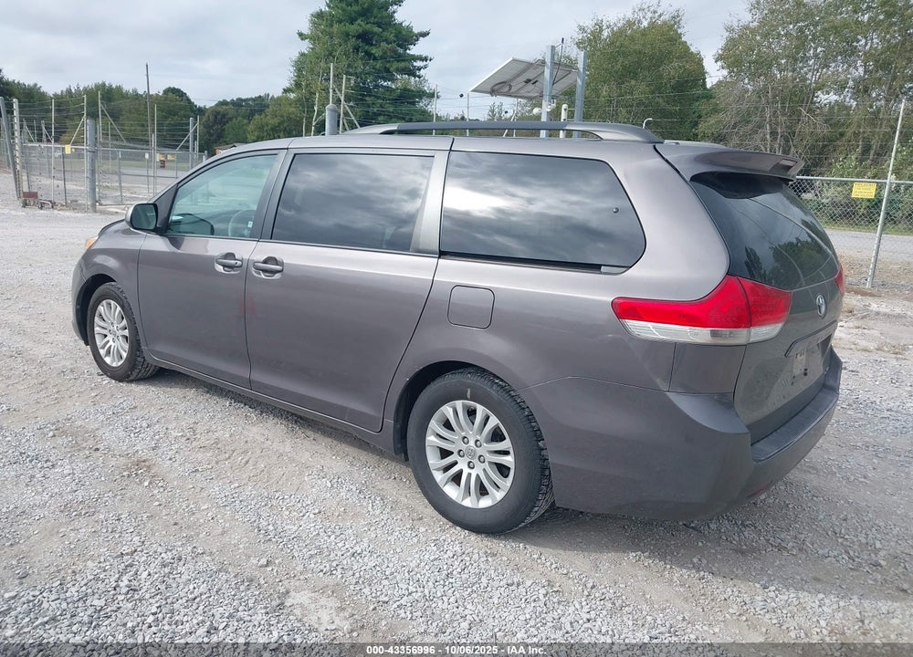 2013 TOYOTA SIENNA XLE V6 8 PASSENGER VIN: 5TDYK3DC5DS319643