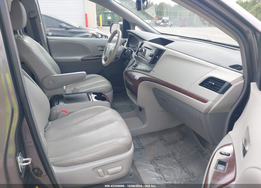 2013 TOYOTA SIENNA XLE V6 8 PASSENGER VIN: 5TDYK3DC5DS319643