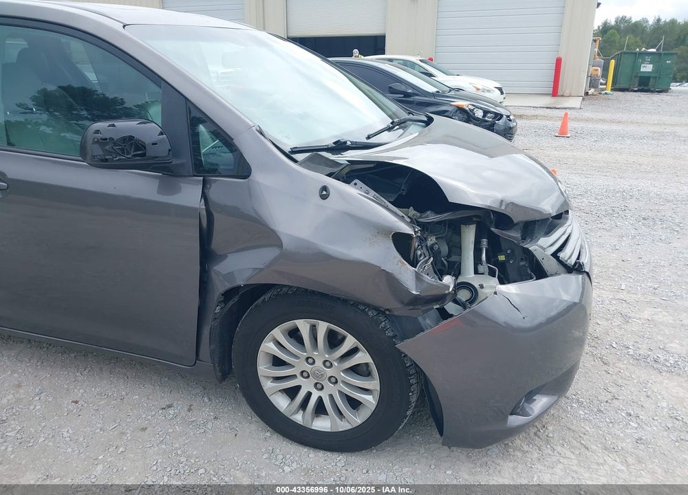 2013 TOYOTA SIENNA XLE V6 8 PASSENGER VIN: 5TDYK3DC5DS319643