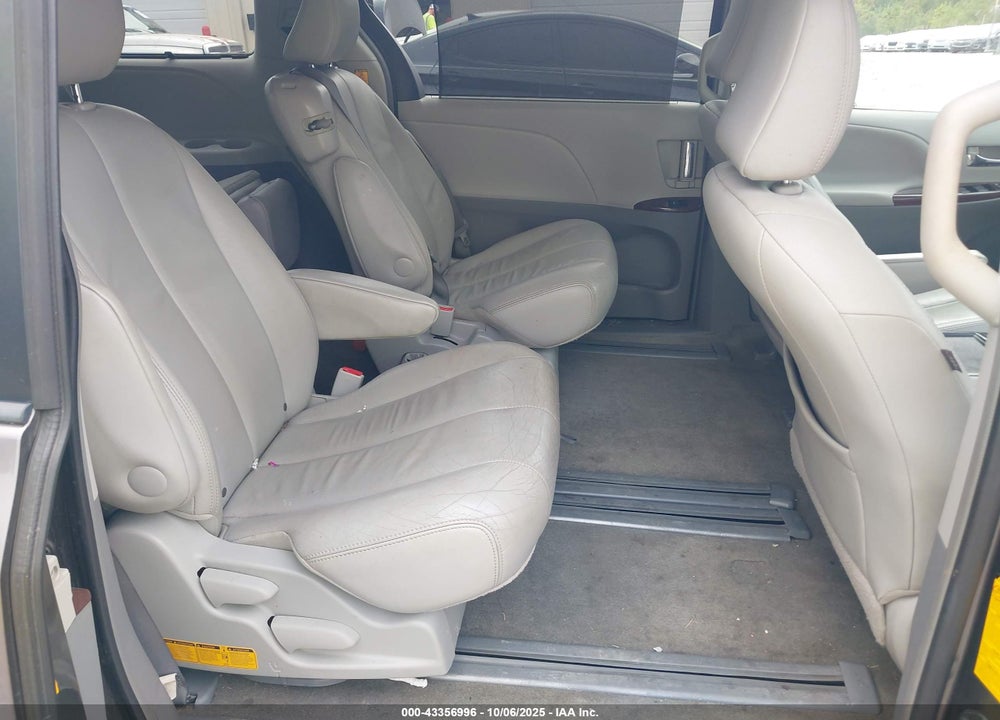 2013 TOYOTA SIENNA XLE V6 8 PASSENGER VIN: 5TDYK3DC5DS319643