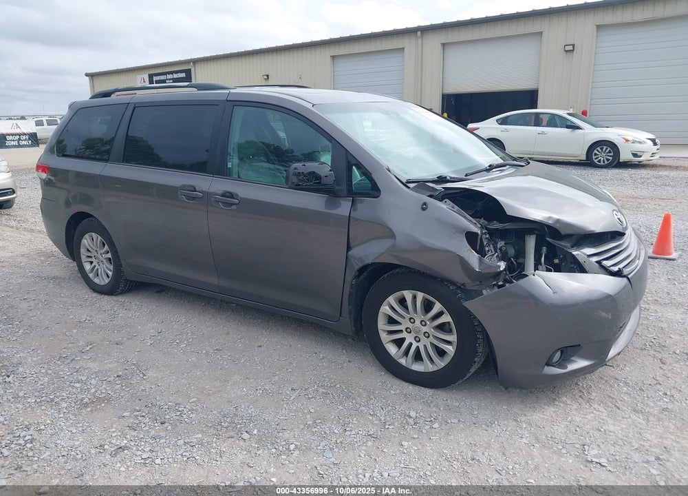 2013 TOYOTA SIENNA XLE V6 8 PASSENGER VIN: 5TDYK3DC5DS319643