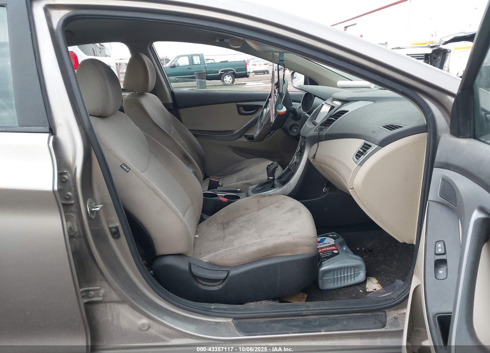 2014 HYUNDAI ELANTRA VIN: 5NPDH4AE7EH530939