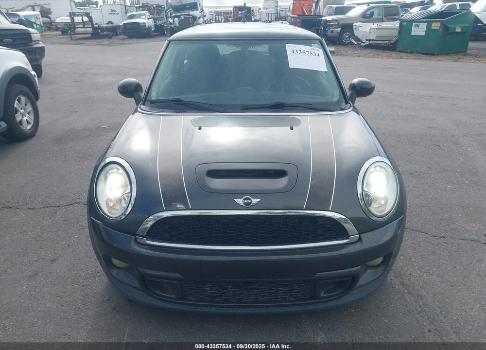 2011 MINI COOPER VIN: WMWSV3C52BTY24101