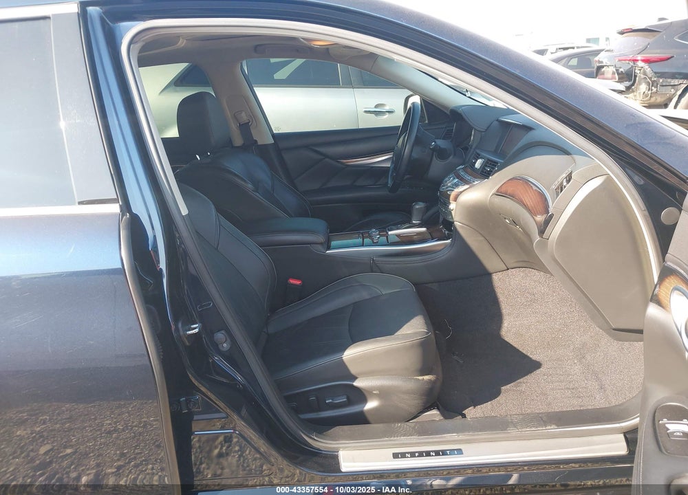 2018 INFINITI Q70L 3.7 LUXE VIN: JN1BY1PP1JM330690