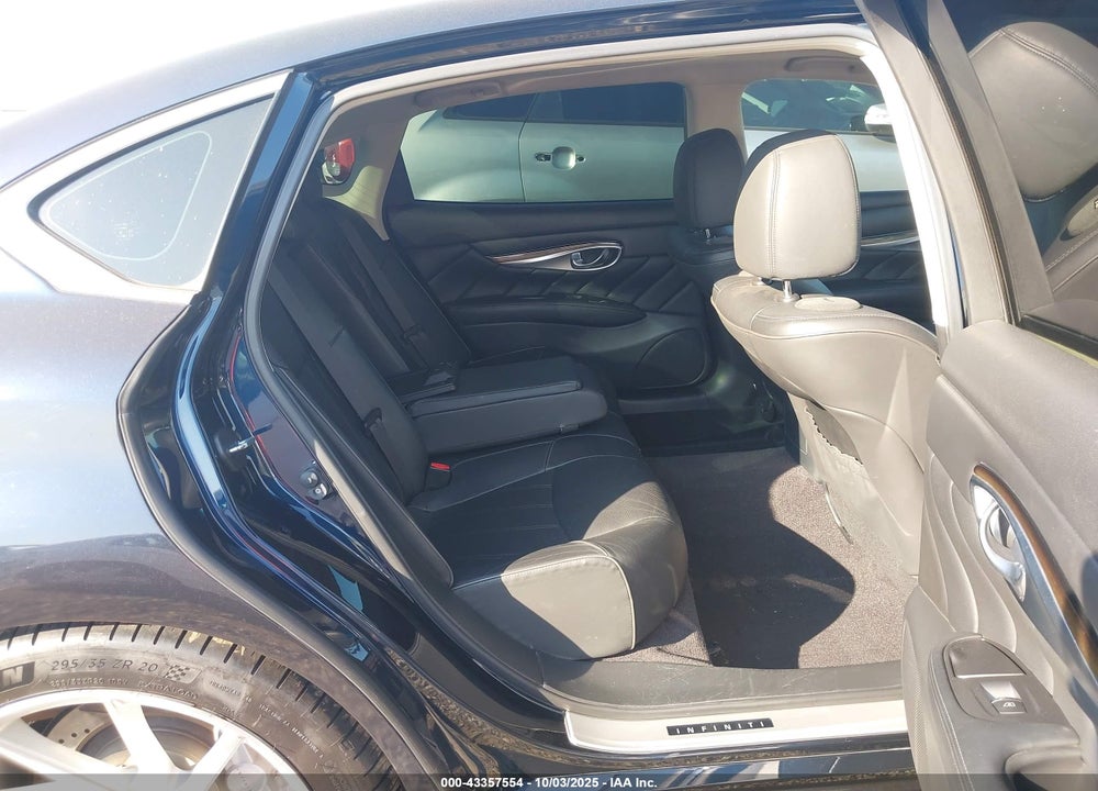 2018 INFINITI Q70L 3.7 LUXE VIN: JN1BY1PP1JM330690