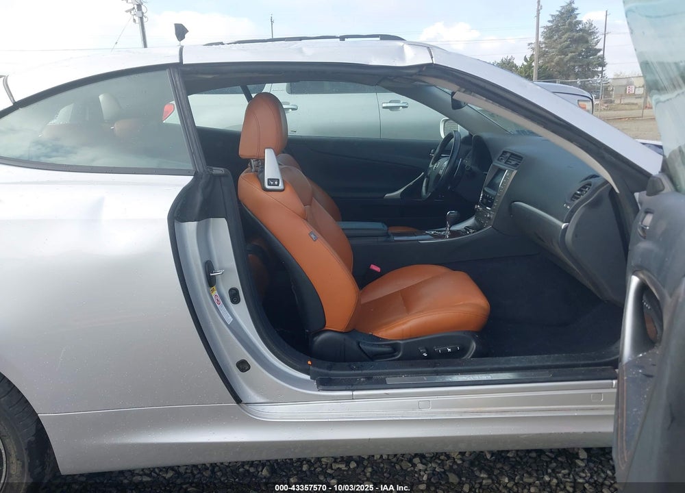 2011 LEXUS IS 250C VIN: JTHFF2C28B2520146