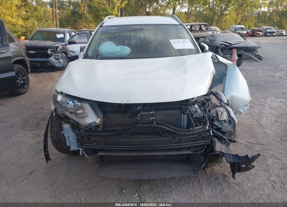 2018 NISSAN ROGUE VIN: 5N1AT2MV8JC818729