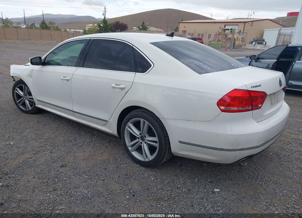 2015 VOLKSWAGEN PASSAT 2.0L TDI SE VIN: 1VWBV7A30FC038778