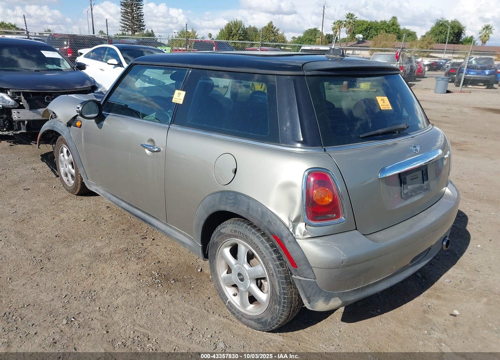 2009 MINI COOPER VIN: WMWMF33549TT69655