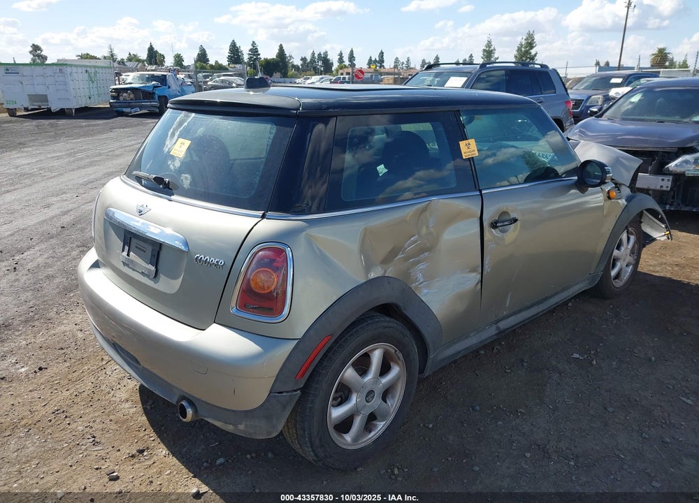 2009 MINI COOPER VIN: WMWMF33549TT69655
