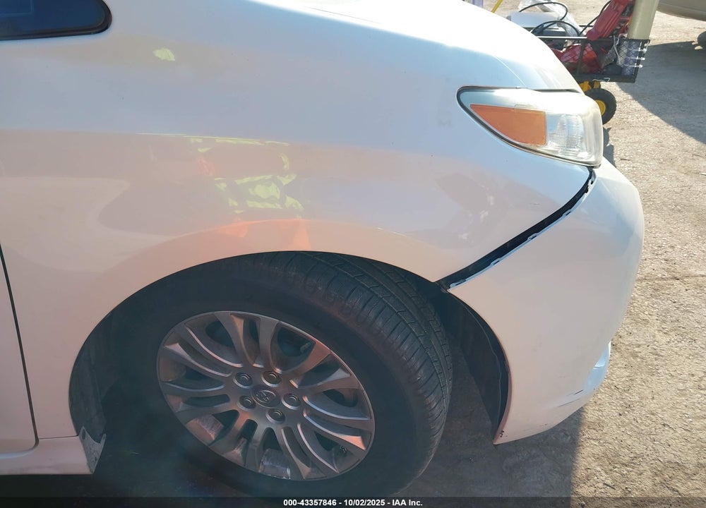 2015 TOYOTA SIENNA XLE PREMIUM 8 PASSENGER VIN: 5TDYK3DC0FS675100