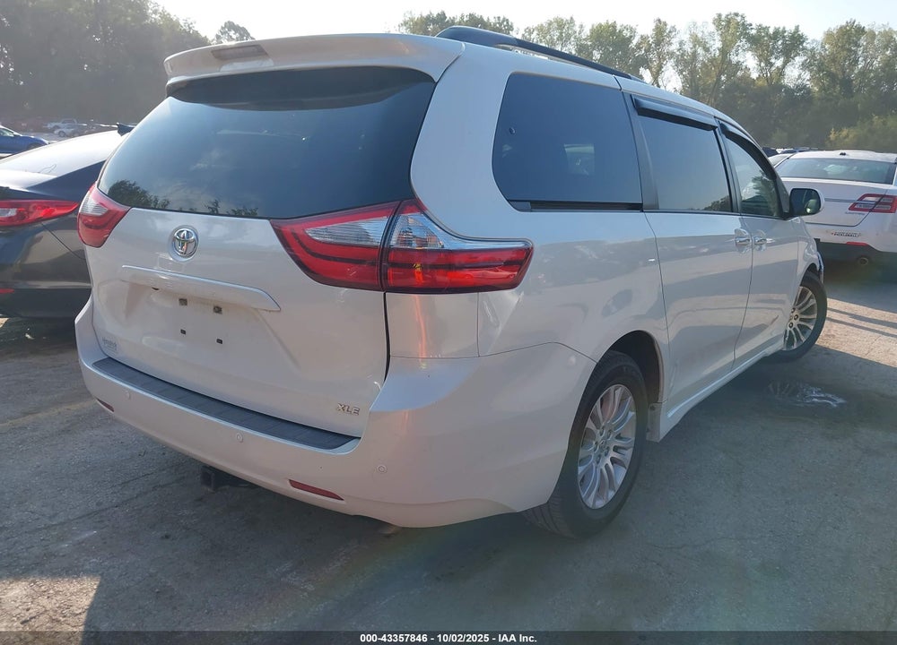 2015 TOYOTA SIENNA XLE PREMIUM 8 PASSENGER VIN: 5TDYK3DC0FS675100