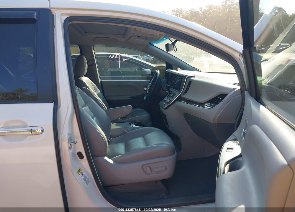 2015 TOYOTA SIENNA XLE PREMIUM 8 PASSENGER VIN: 5TDYK3DC0FS675100