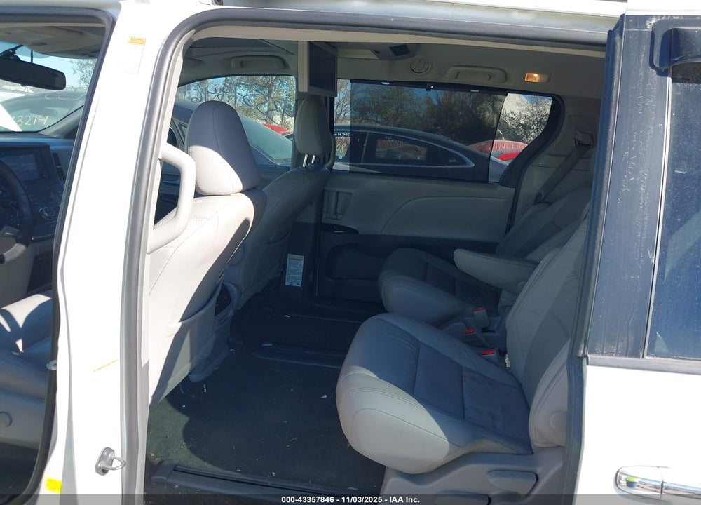 2015 TOYOTA SIENNA XLE PREMIUM 8 PASSENGER VIN: 5TDYK3DC0FS675100