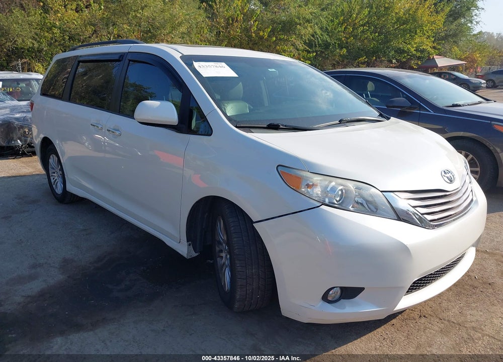 2015 TOYOTA SIENNA XLE PREMIUM 8 PASSENGER VIN: 5TDYK3DC0FS675100