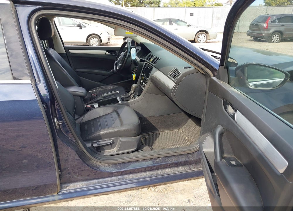 2012 VOLKSWAGEN PASSAT VIN: 1VWBM7A37CC047184