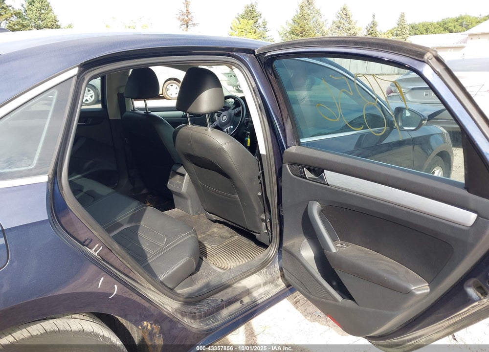 2012 VOLKSWAGEN PASSAT VIN: 1VWBM7A37CC047184