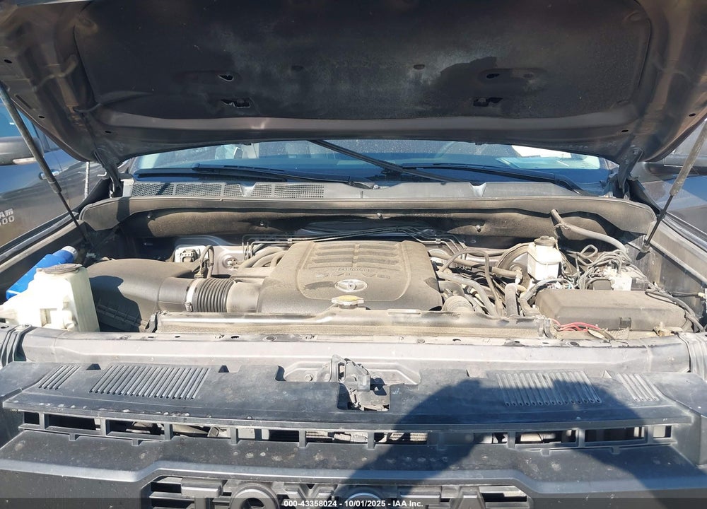 2017 TOYOTA TUNDRA PLATINUM 5.7L V8 VIN: 5TFAW5F19HX639853