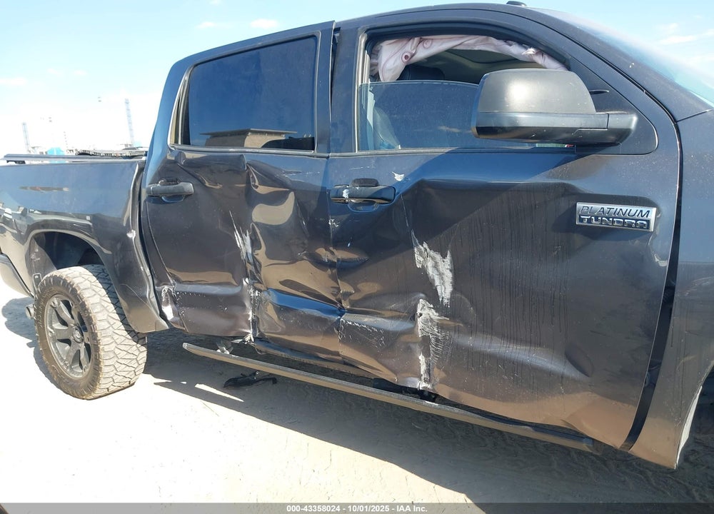 2017 TOYOTA TUNDRA PLATINUM 5.7L V8 VIN: 5TFAW5F19HX639853