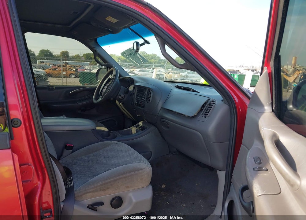2001 FORD EXPEDITION XLT VIN: 1FMPU16L41LB16291