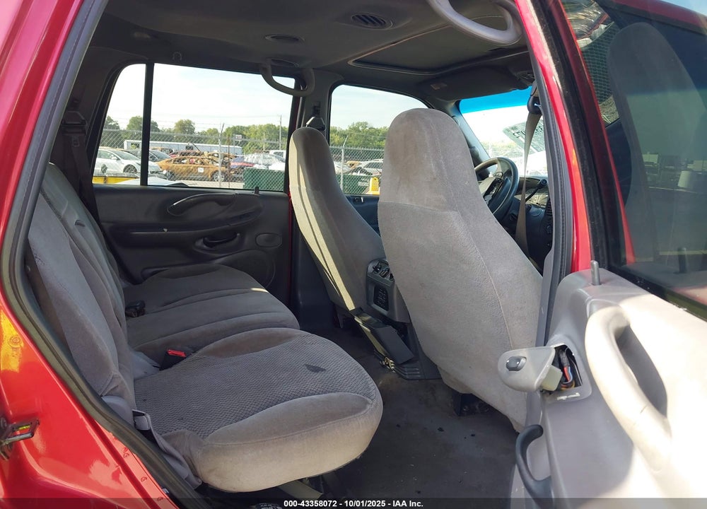 2001 FORD EXPEDITION XLT VIN: 1FMPU16L41LB16291