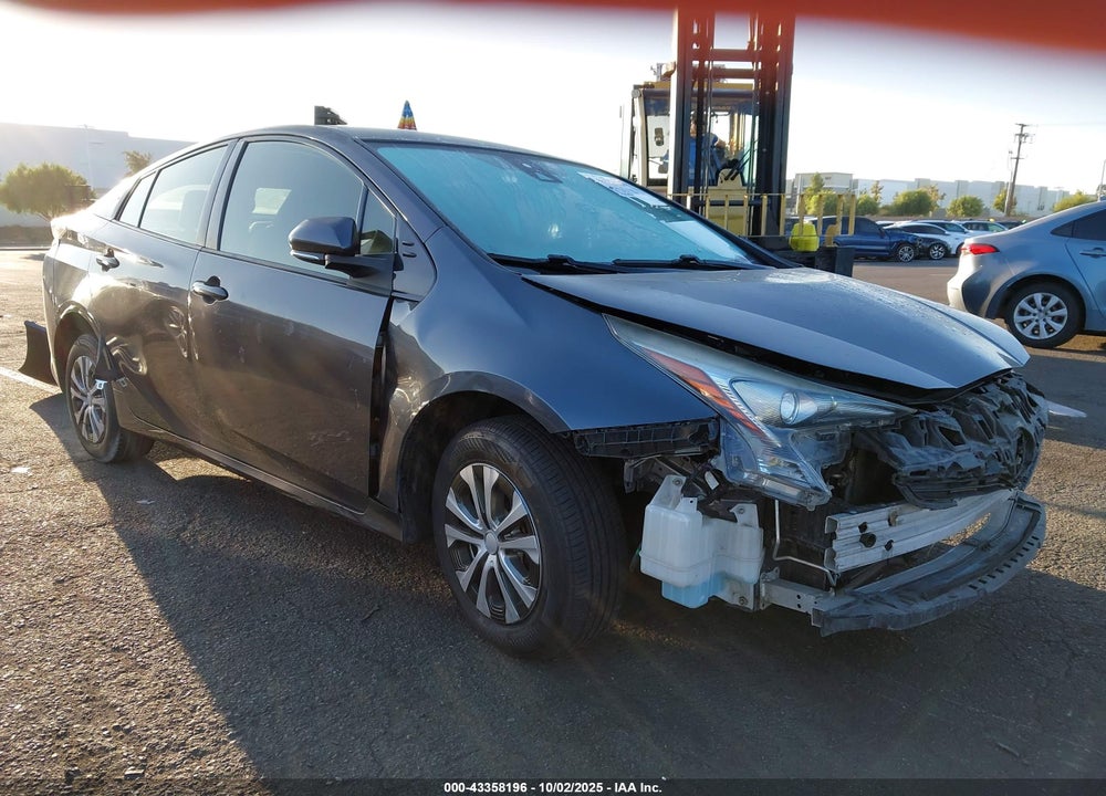 2018 TOYOTA PRIUS ONE VIN: JTDKBRFUXJ3602082