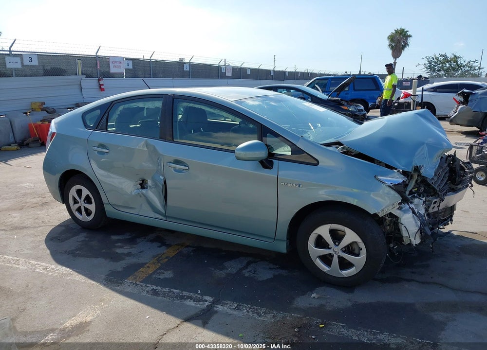 2015 TOYOTA PRIUS VIN: JTDKN3DU2F1993996
